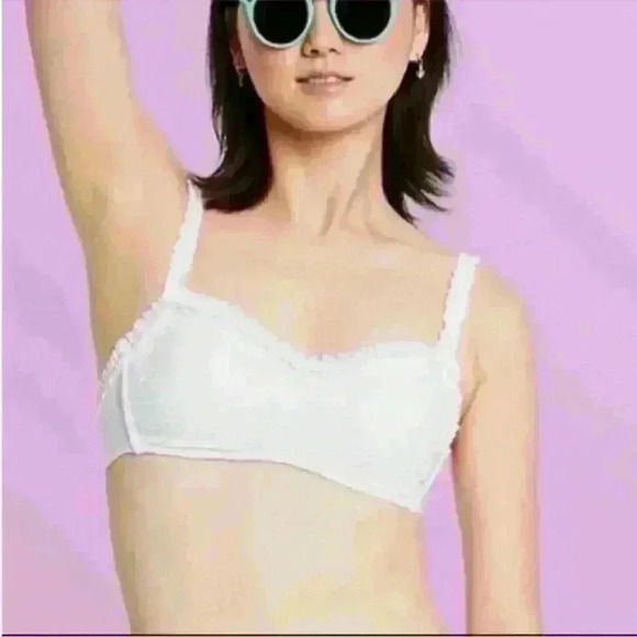 Target Stoney Clover Lane White
Textured Ruffle Bikini Swimsuit Bathing Suit Top - Picture 4 of 8